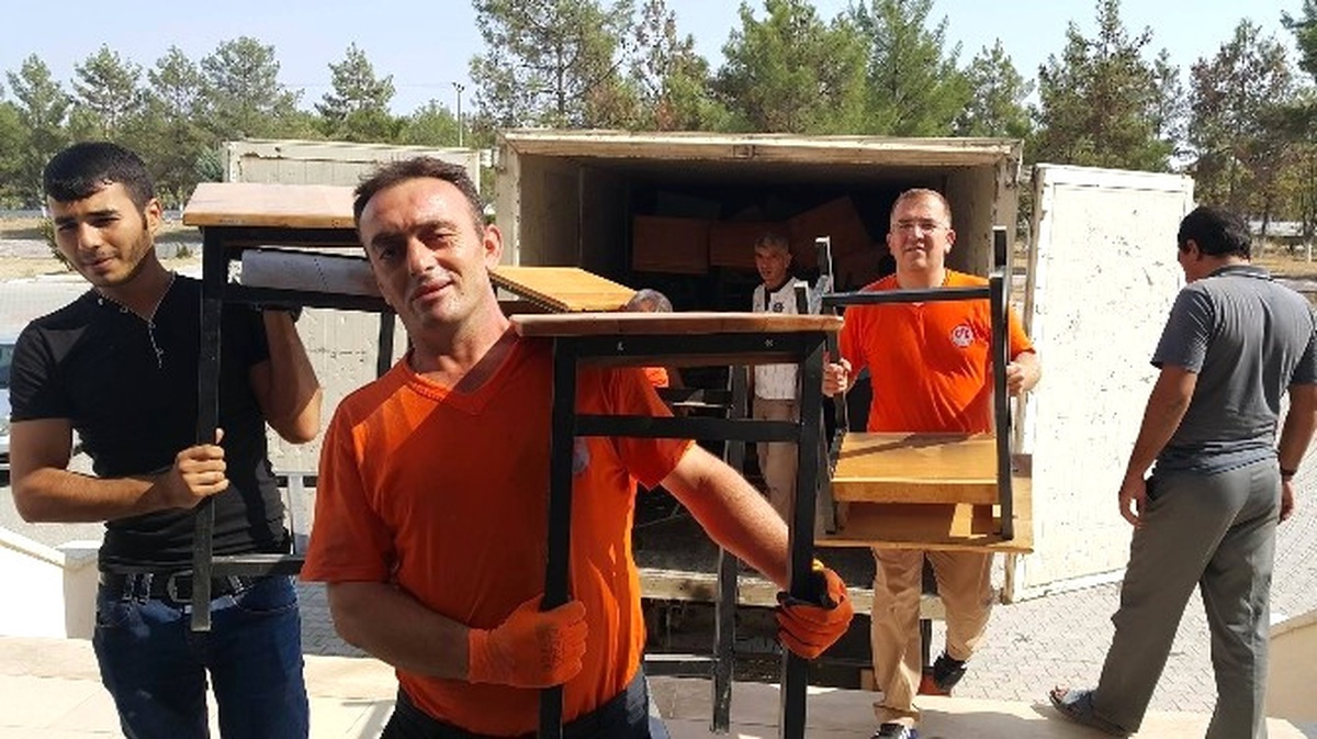 Samsat\'ta Eskiyen Okul Sıralar Ücretsiz Yenilendi