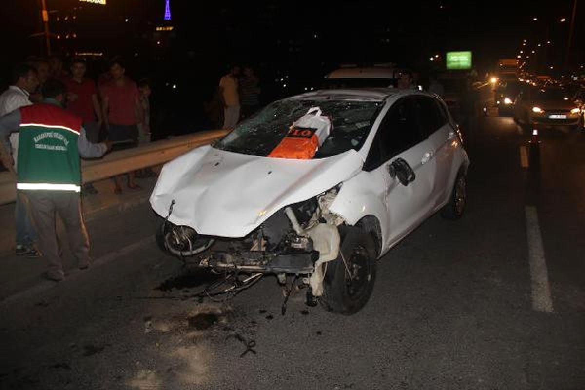 Şanlıurfa\'da, Virajda İki Otomobil Çarpıştı; 4 Yaralı