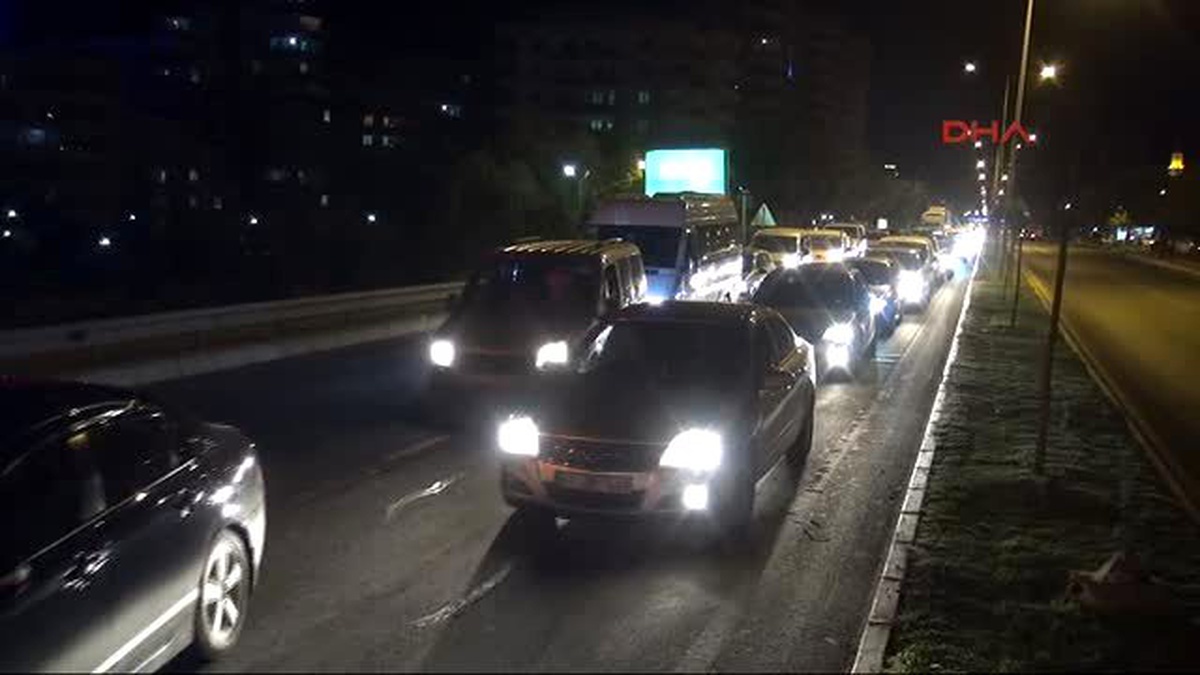 Şanlıurfa?da, Virajda İki Otomobil Çarpıştı; 4 Yaralı