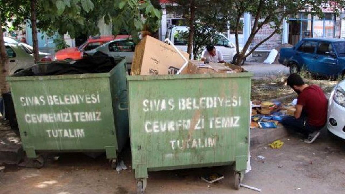 Çöpte Fetö\'nün Kitapları Bulundu