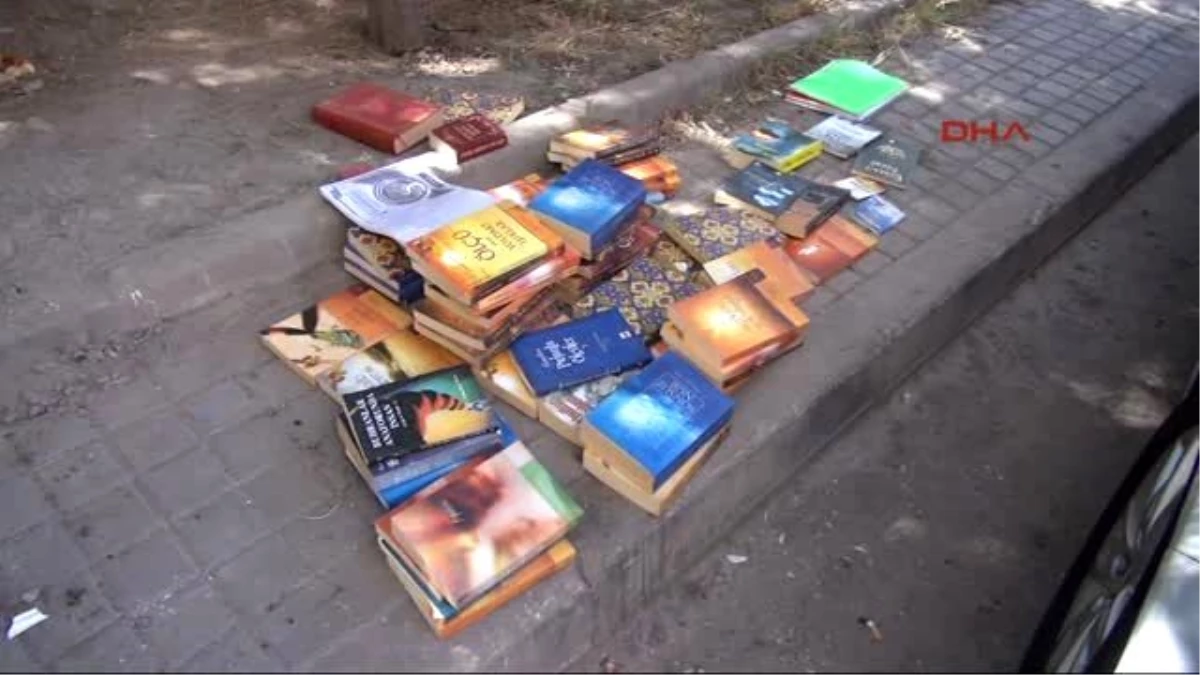 Sivas\'ta Çöpte Fetö Kitapları Bulundu
