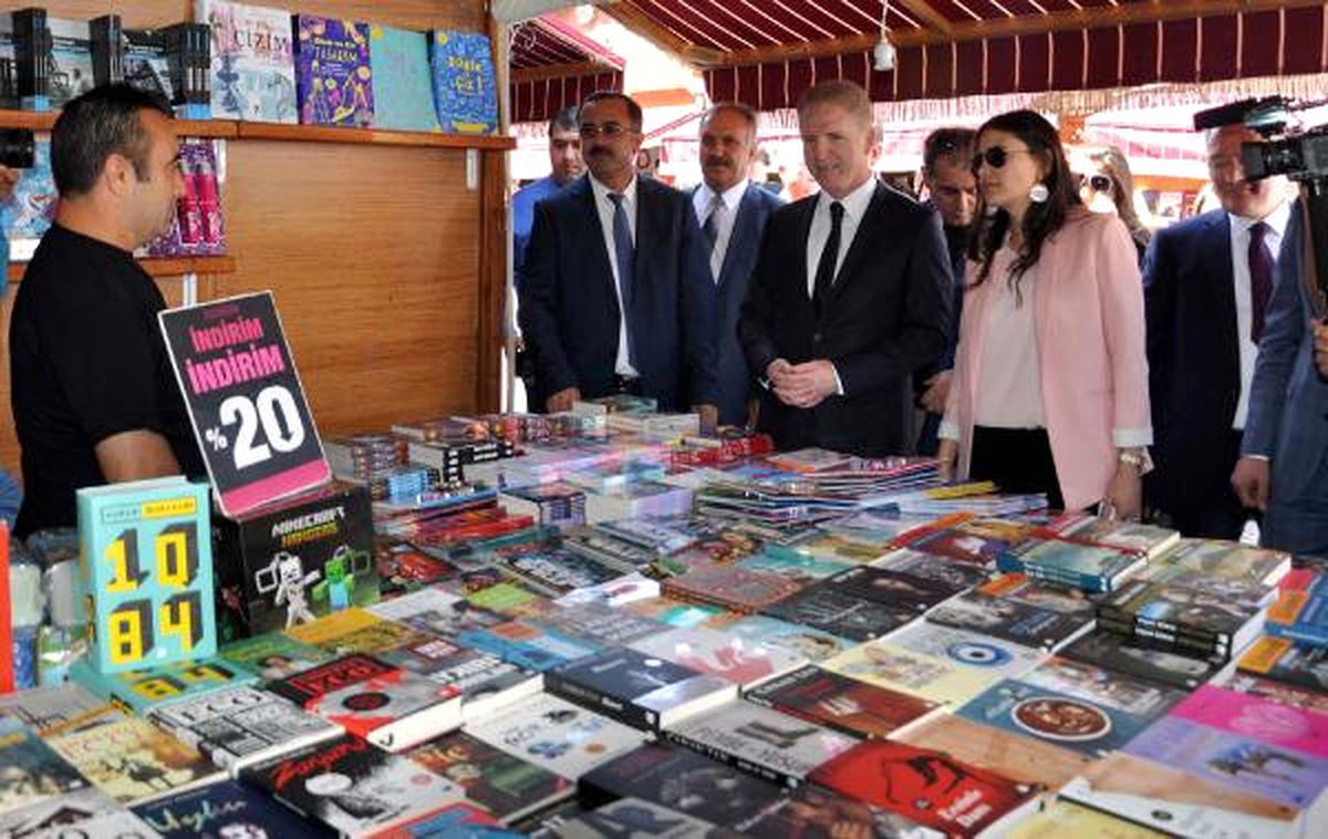 Sivas\'ta Kitap Fuarı Açıldı