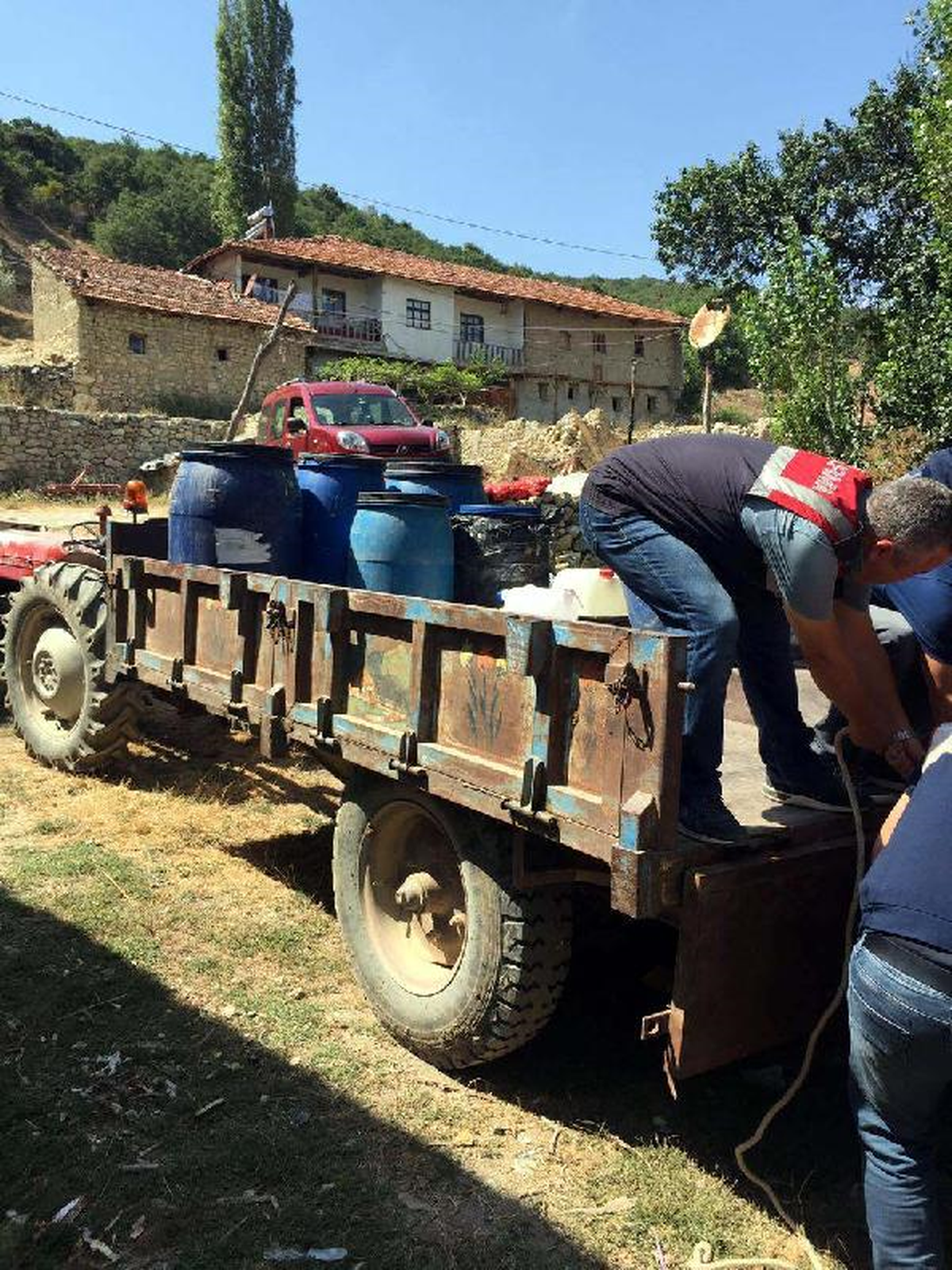 Tokat\'ta 317 Litre Sahte Rakı Ele Geçirildi