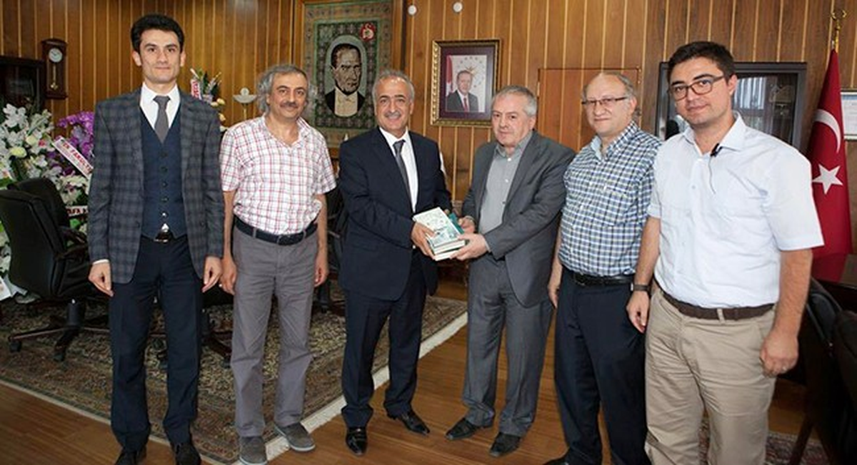 Tyb Erzurum Şube\'sinden Rektör Çomaklı\'ya Kitaplı Ziyaret