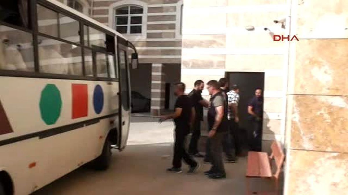 Uşak Belediye Eski Başkan Yardımcısı ve 20 Kişi Fetö\'den Adliyede