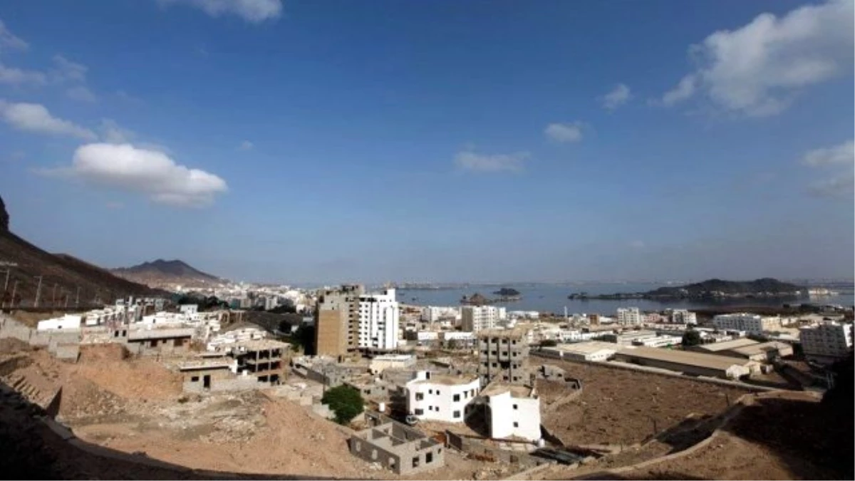 Yemen\'de Bomba Yüklü Araçla Saldırı: 45 Ölü