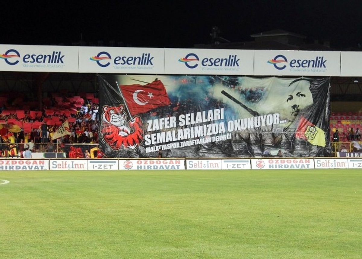 Yeni Malatyaspor Taraftarından \'Darbe\' Koreografisi