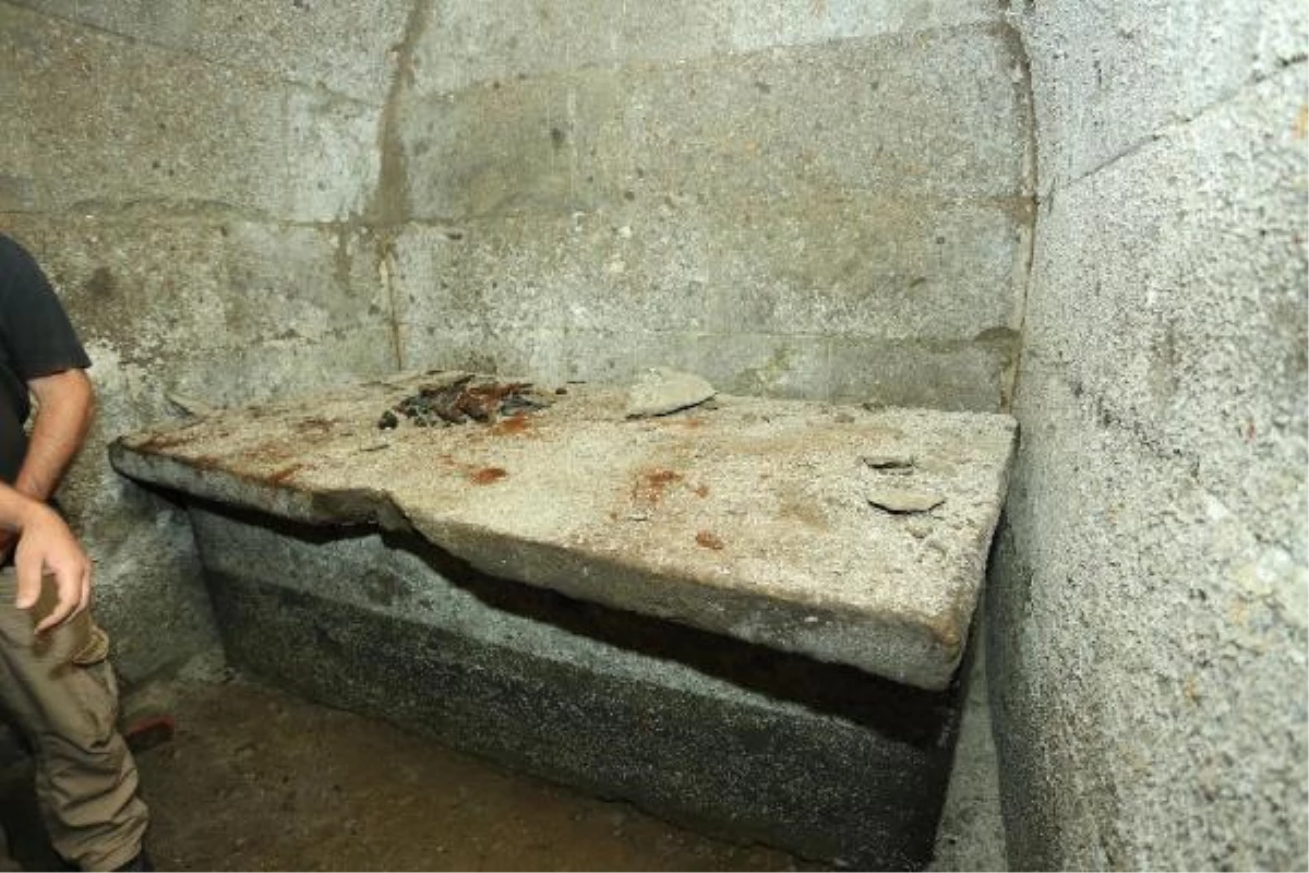 15 Temmuz Şehitler Tepesi\'nde Helenistik Dönem Mezar Odası Bulundu