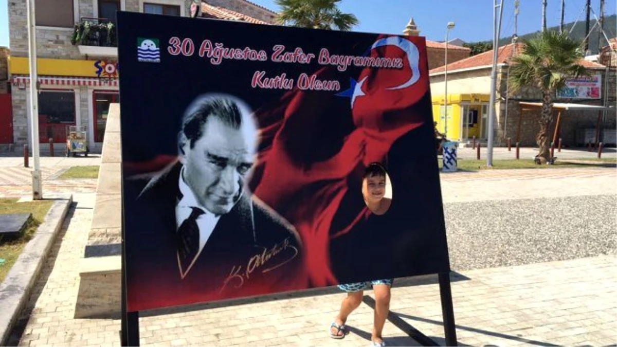 \'30 Ağustos\', Atatürk Hatırası İle Ebedileşiyor!