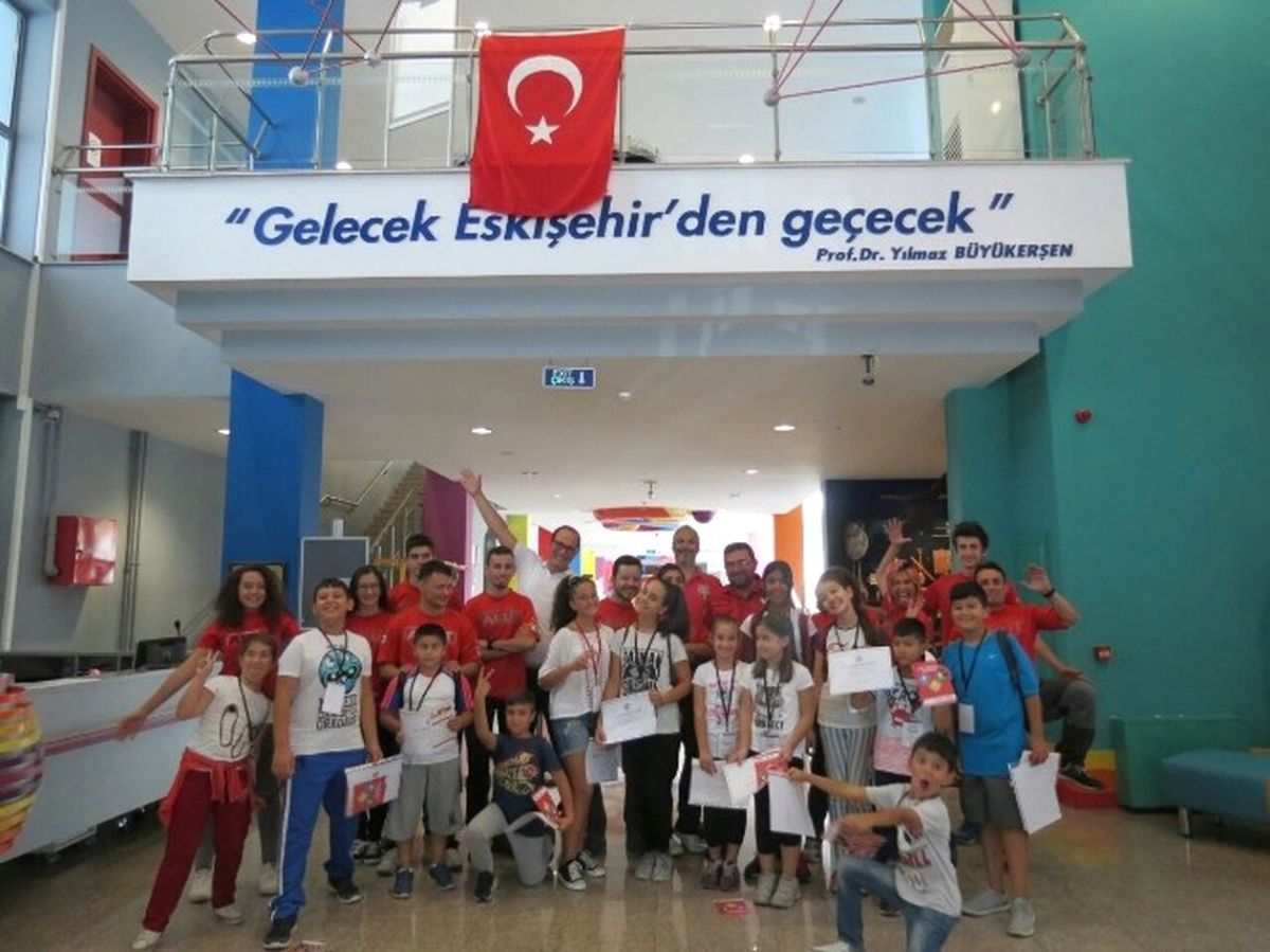 Akut\'tan Çocuklara Eğitim