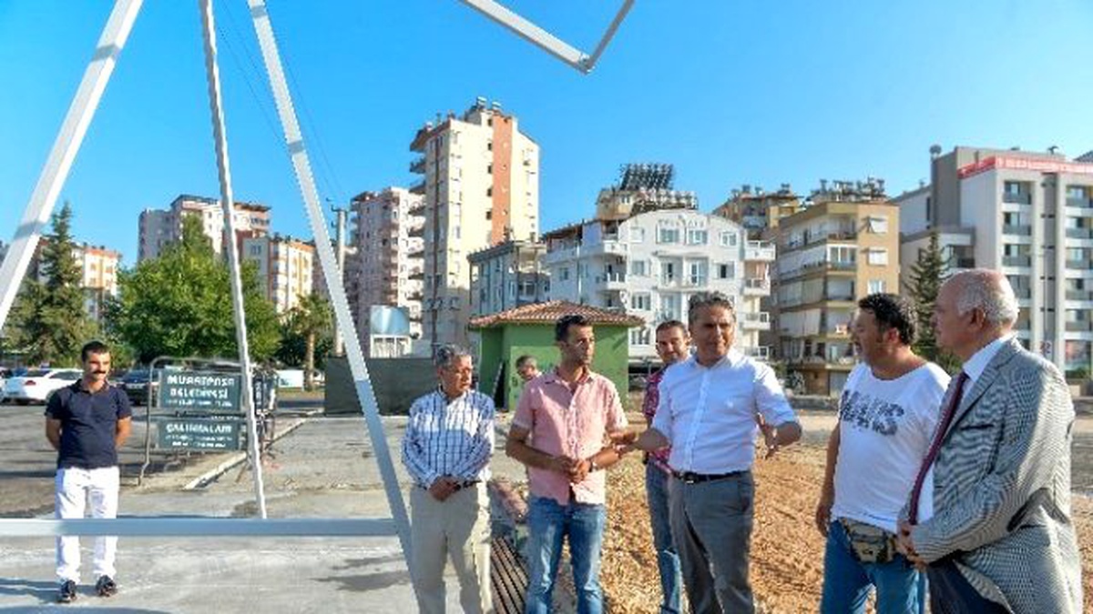 Muratpaşa Belediye Başkanı Uysal, Kurban Satış Alanını İnceledi