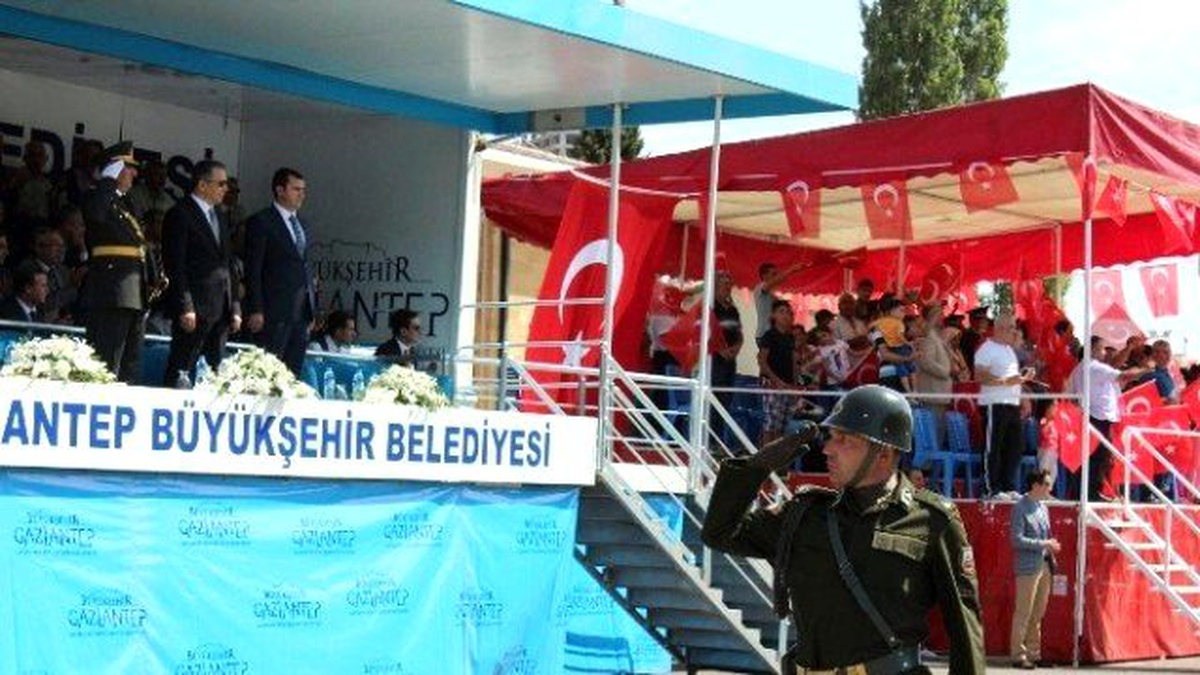 Bombalı Saldırının Yaşandığı Gaziantep\'te Zafer Bayramı Coşkusu