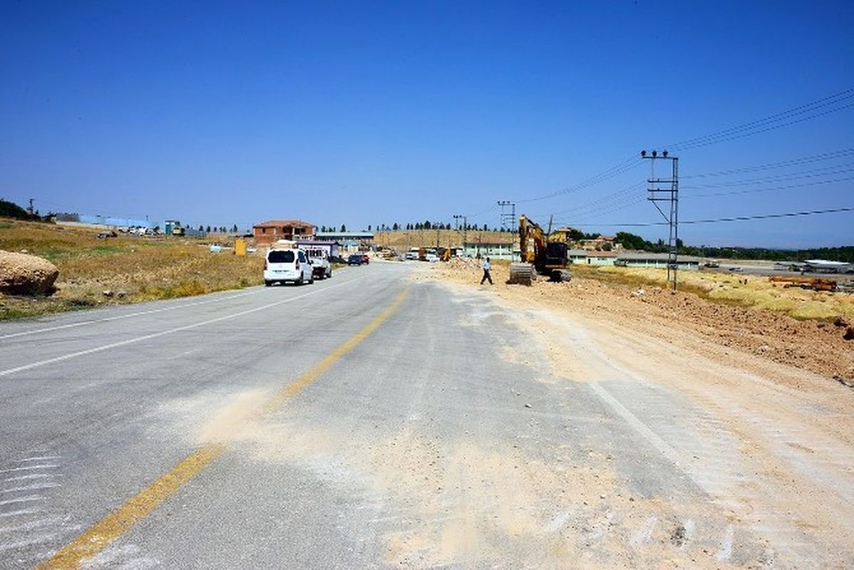 Canlı Hayvan Pazarının Yolu Genişletiliyor