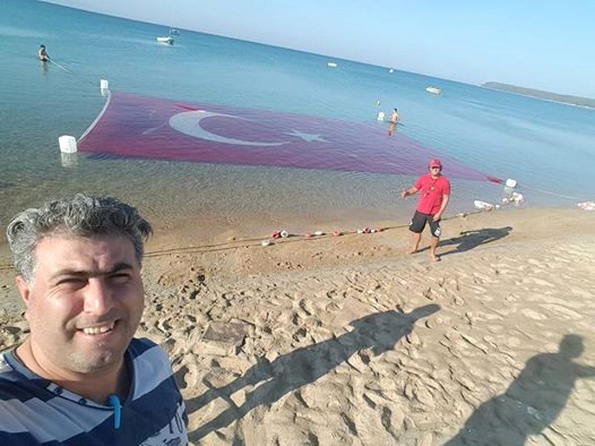 Deniz Altında Dev Türk Bayrağı