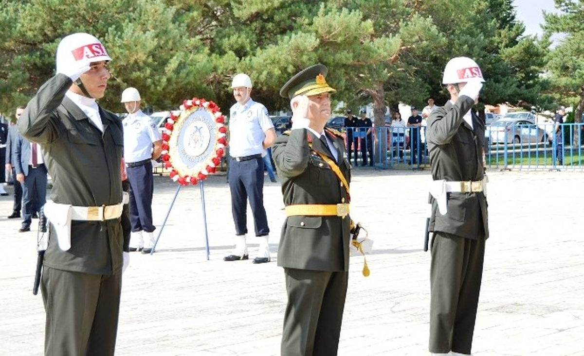 Erzincan da Zafer Bayramı\'nın 94. Yıl Dönümü Kutlandı