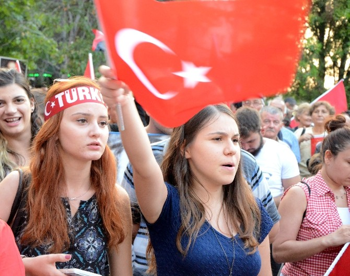 Eskişehir\'de 30 Ağustos Zafer Alayı\'na Binlerce Vatandaş Katıldı