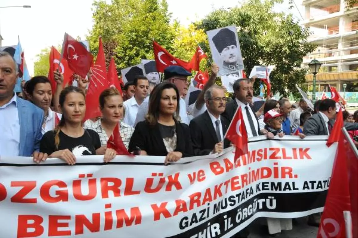 Eskişehir\'de \'Cumhuriyet ve Demokrasi\' Yürüyüşü