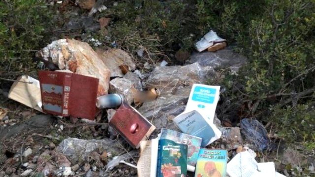 Ormanlık Alandaki Şüpheli Çantadan Fetö Kitapları Çıktı