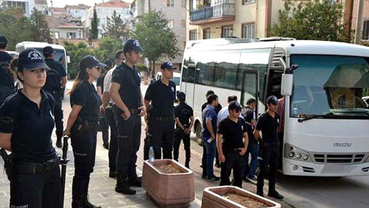 Fetö Operasyonunda 16 Polis Tutuklandı