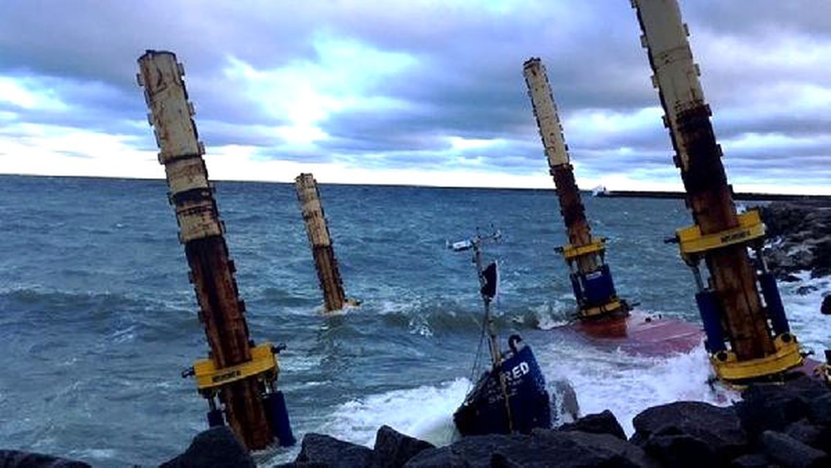 Fırtına 120 Tonluk Vinci Sulara Gömdü