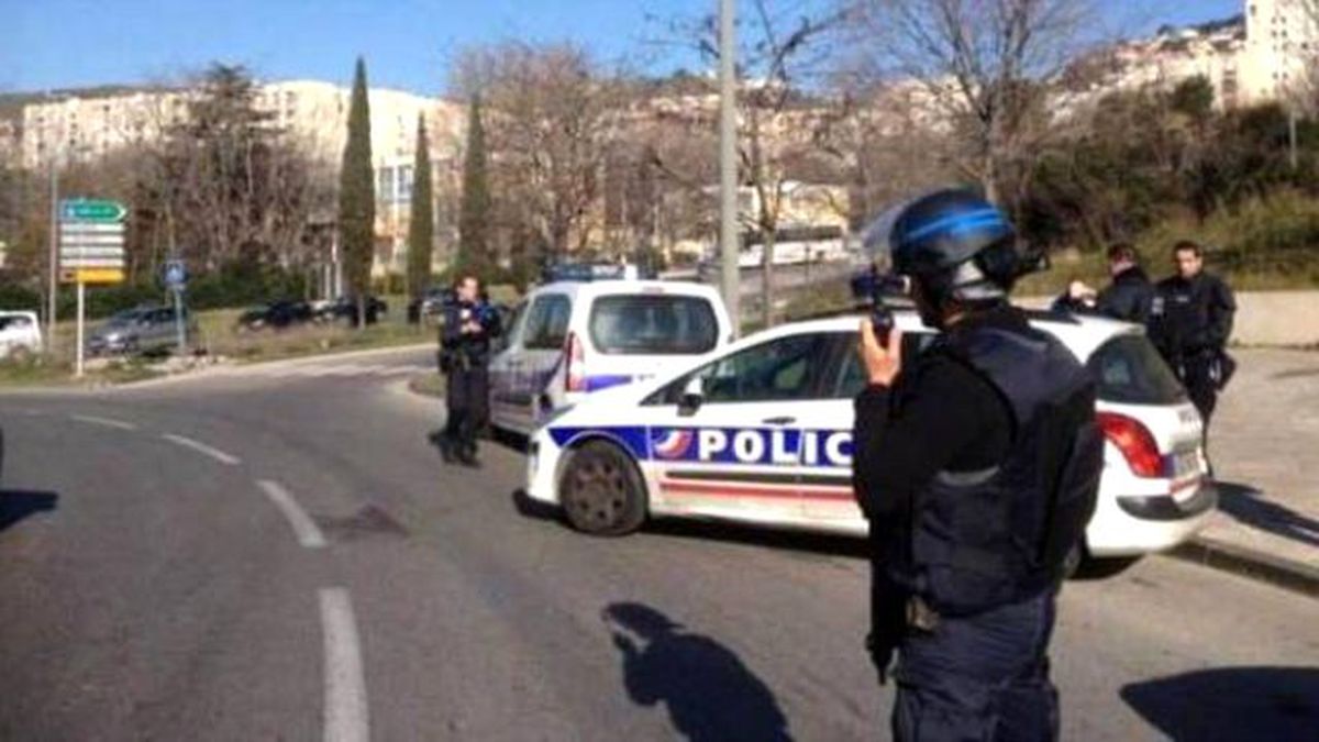 Fransa\'da Polise Saldırı