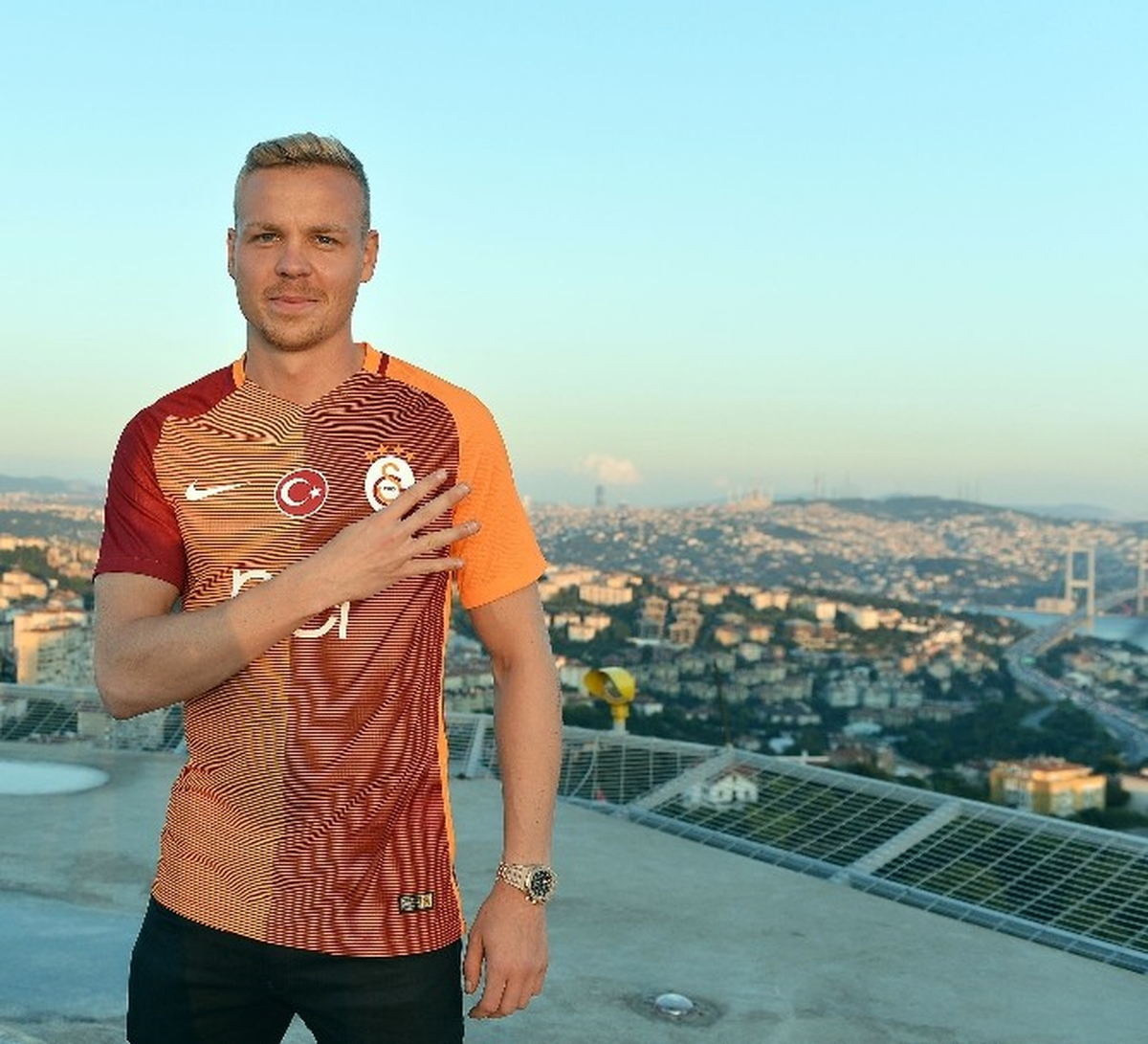 Galatasaray, Sigthorsson\'u Açıkladı