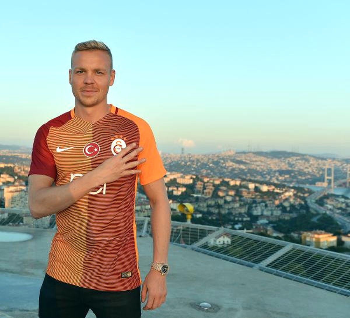 Galatasaray, Sigthorsson\'u Kap\'a Bildirdi
