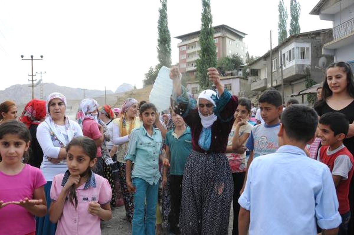 Su Eylemi Yapan Kadınları Polis Müdürü İkna Etti