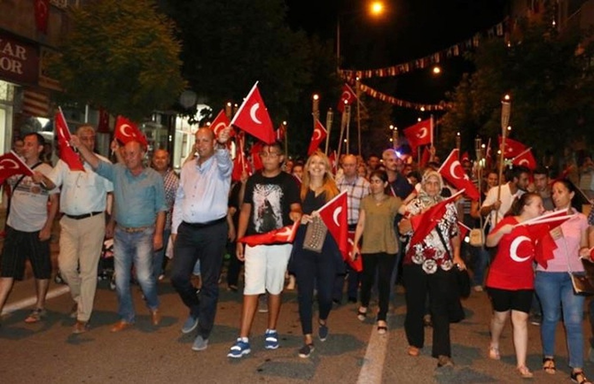 Hayrabolu\'da Coşkulu Fener Alayı