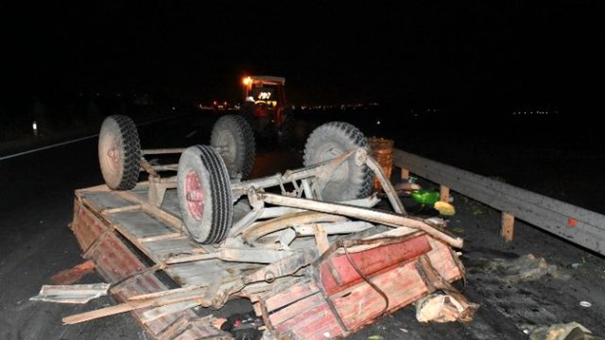 İşçileri Taşıyan Traktöre Tır Çarptı: 6 Yaralı