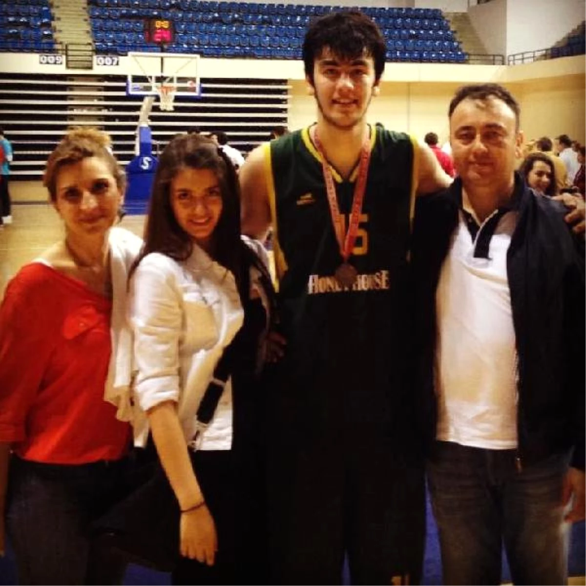 İzmir Gelişim Koleji\'nden Basketçi Kaan\'a Dopingten 4 Yıl Ceza