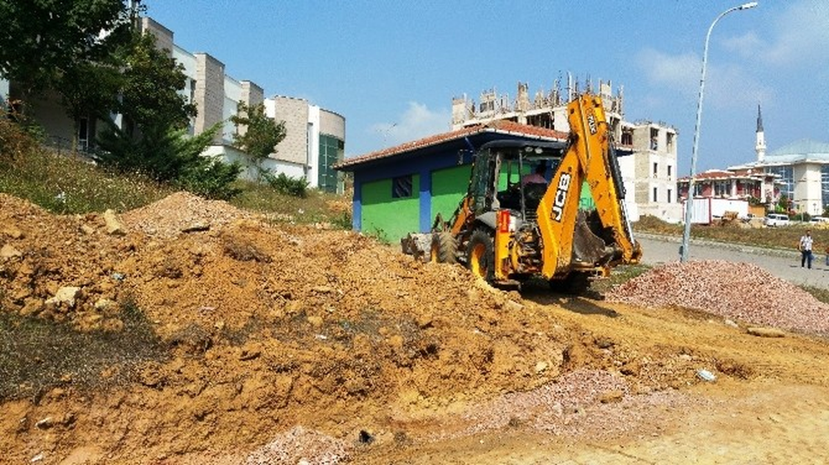 İzmit\'te Çevre Düzenleme Çalışmaları Devam Ediyor