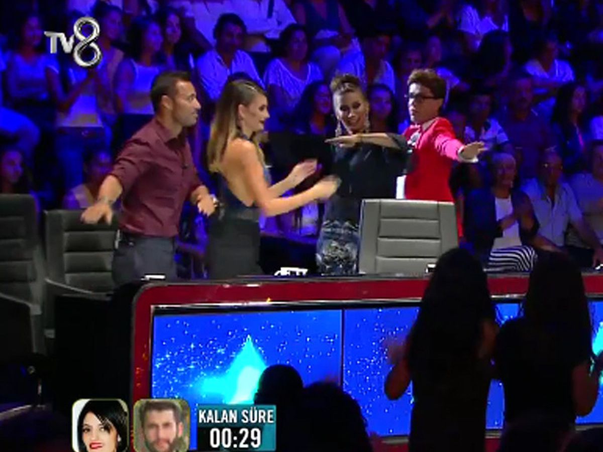 Jüri Bir An Olsun Oturmadı! Stüdyoyu Sallayan Performans...