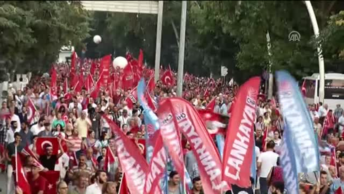 Kılıdaroğlu: \'Cumhuriyeti Tam Demokrasi ile Taçlandırmak Bizim Namus Borcumuzdur\'