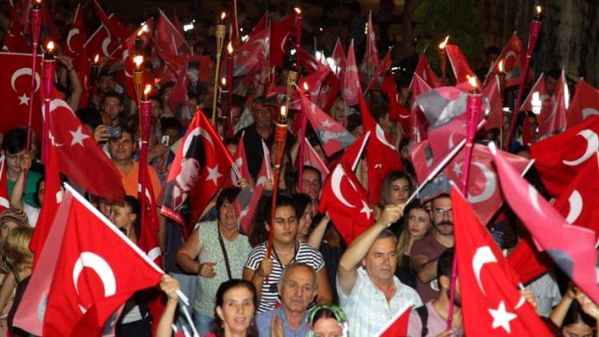 Kırklareli\'nde "Cumhuriyet Yürüyüşü" Düzenlendi
