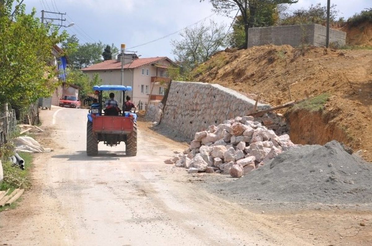 Kocaeli\'de Heyelan Riskine Taş Duvarla Önlem