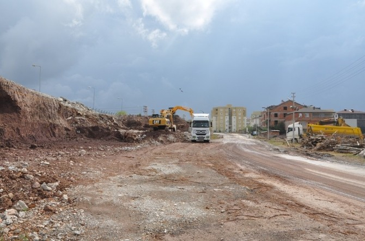 Kocaeli\'de Yol Yapım Çalışmaları Sürüyor