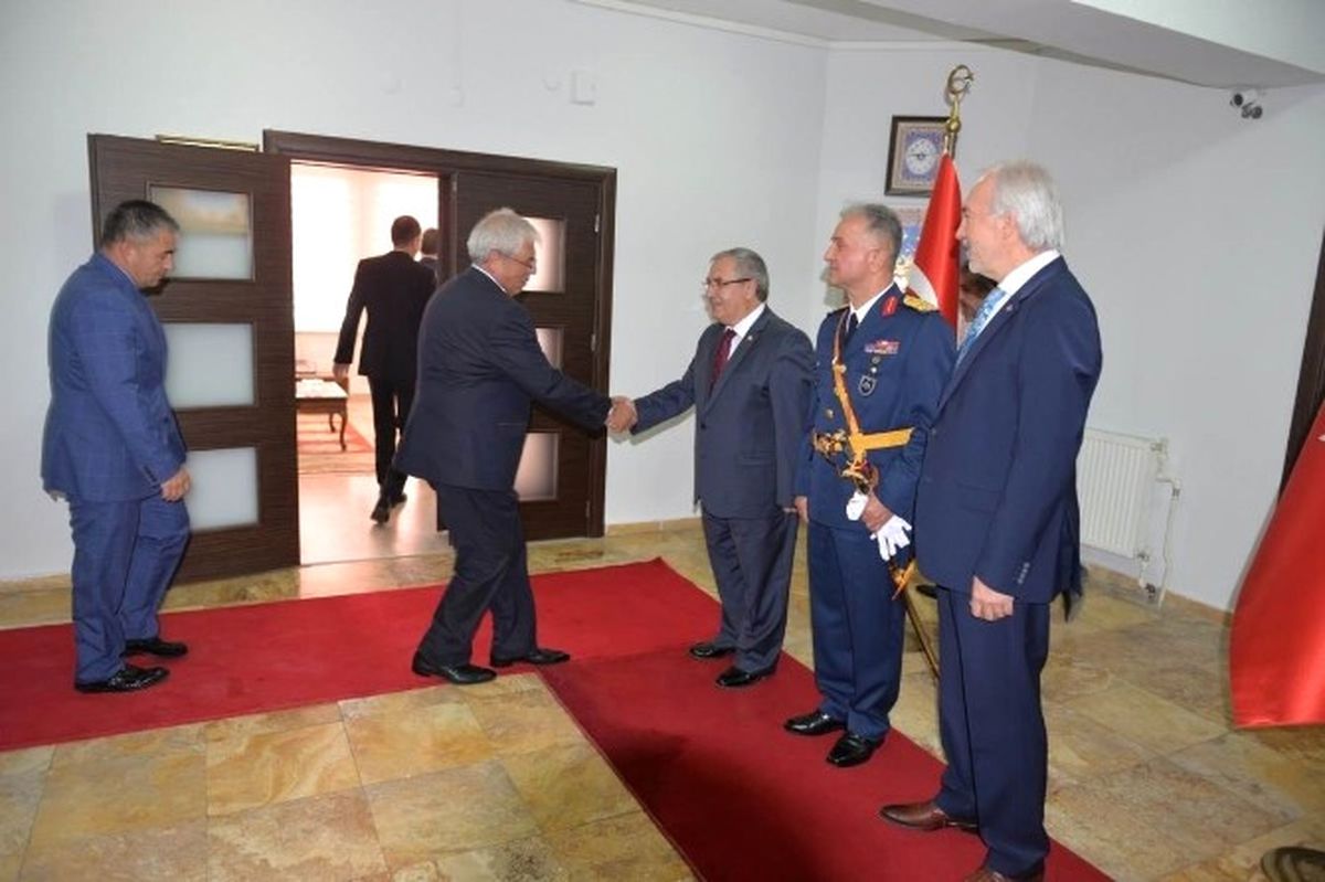 Kütahya\'da Çelenk Sunma ve Tebriklerin Kabulü Töreni