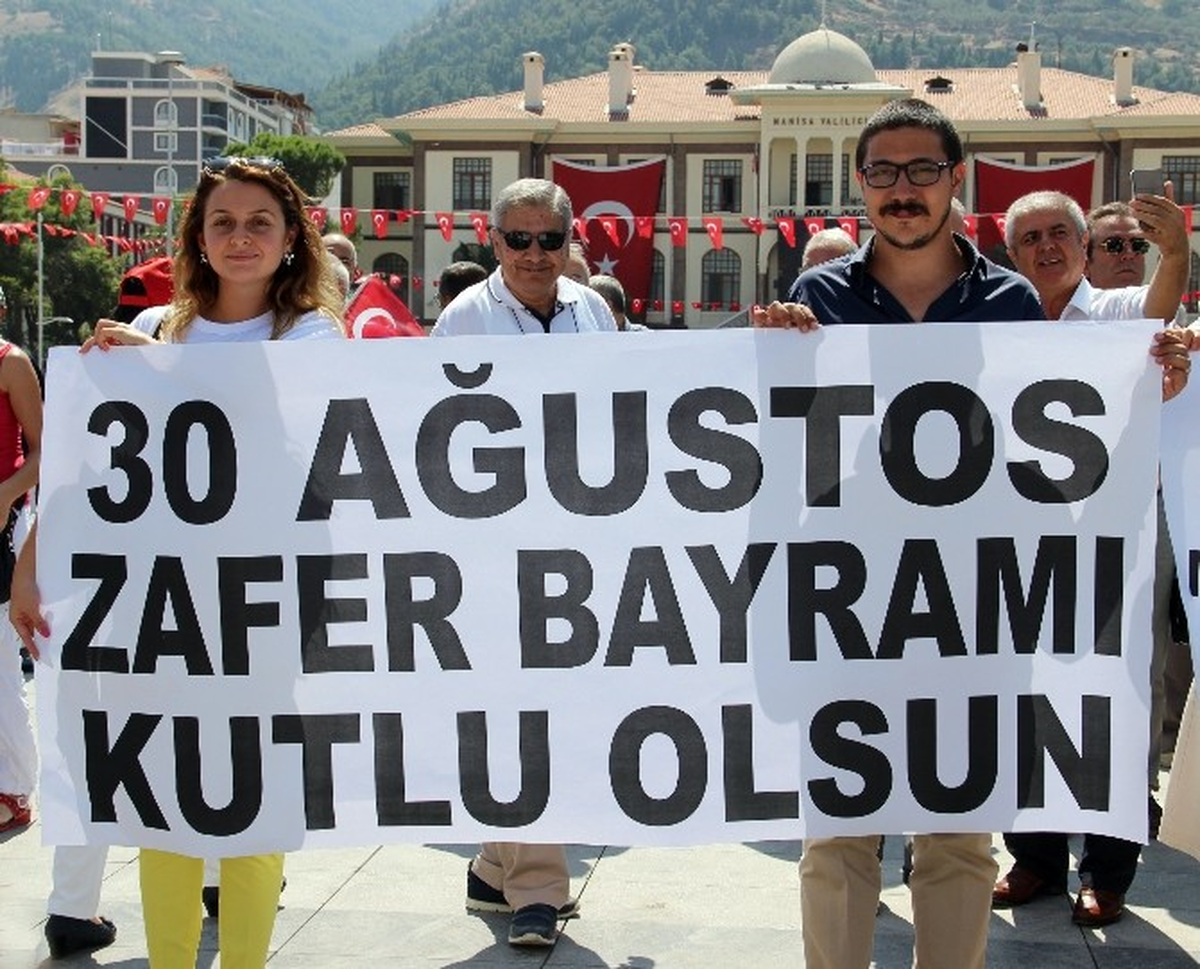 Manisa\'da Stk\'lardan Alternatif Kutlama