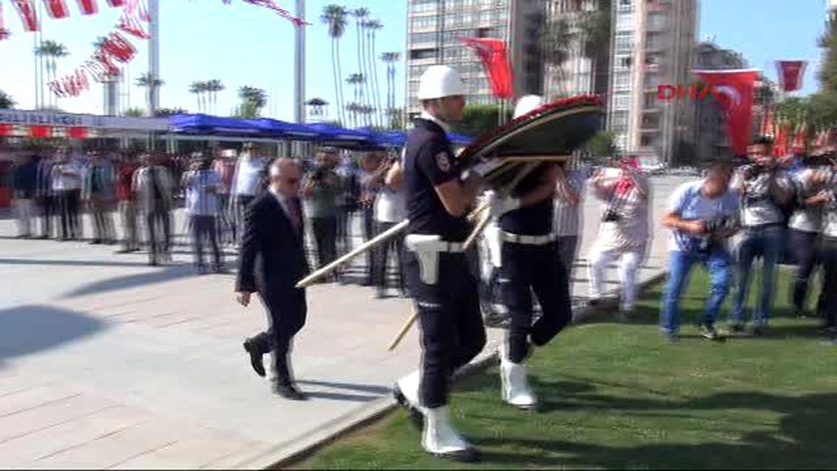 Mersin\'de Coşkulu 30 Ağustos Kutlaması