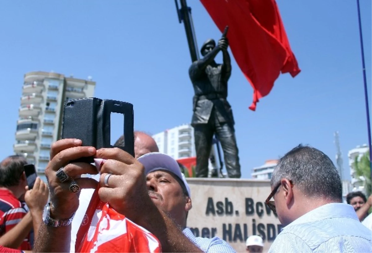 Mersin\'de Ömer Halisdemir\'in Anıt Heykeli Açıldı