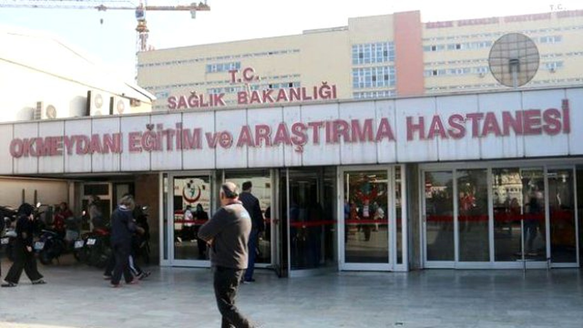 Okmeydanı Hastanesi\'nde Kaymaya Karşı İş Makinalı Önlem