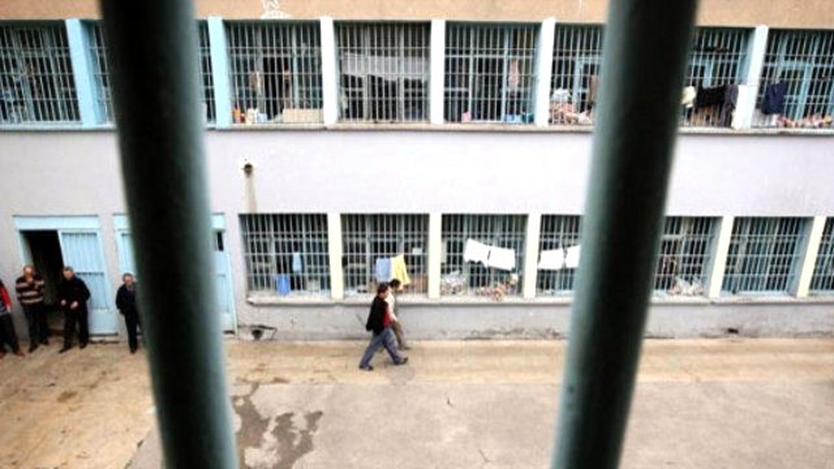 Binlerce Mahkum Tahliye Bekliyor
