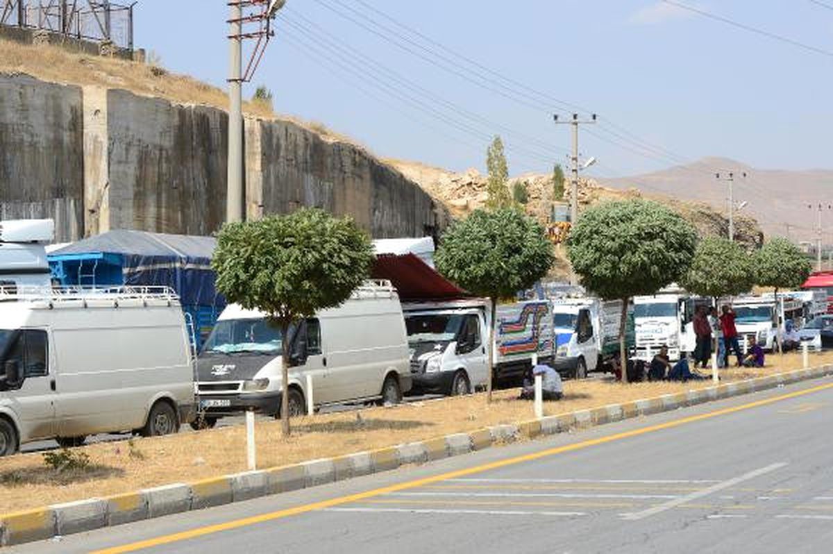 PKK\'lılar Bitlis\'te Yol Kesti; 1 Polis Yaralı (2)
