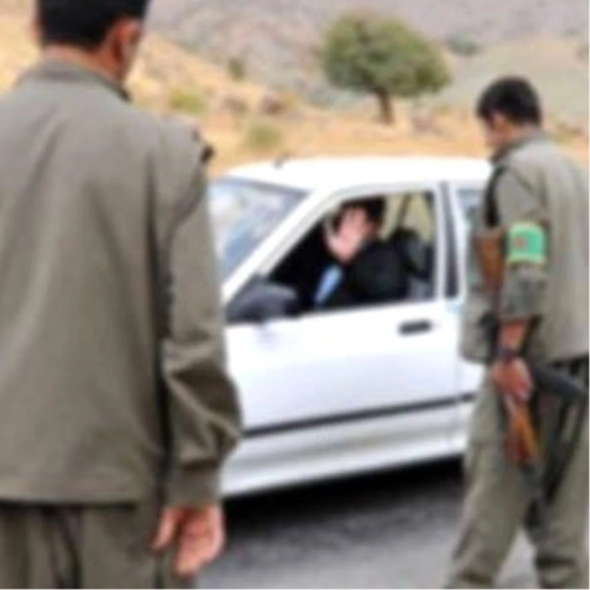 PKK\'lılar Bitlis\'te Yol Kesti; 1 Polis Yaralı (3)