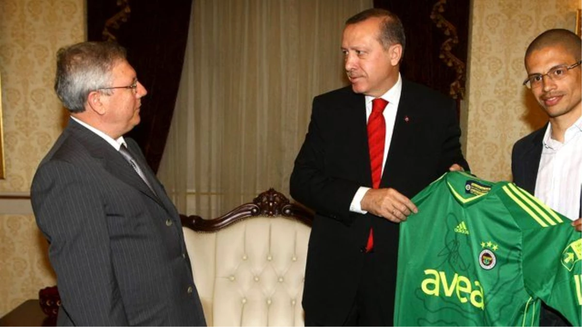 Cumhurbaşkanı Erdoğan, Fenerbahçeli Yöneticilerle Toplantı Yapacak
