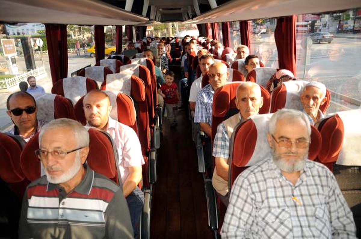 Şehit Ömer Halisdemir\'in Mezarını Ziyaret İçin Niğde\'ye Gittiler