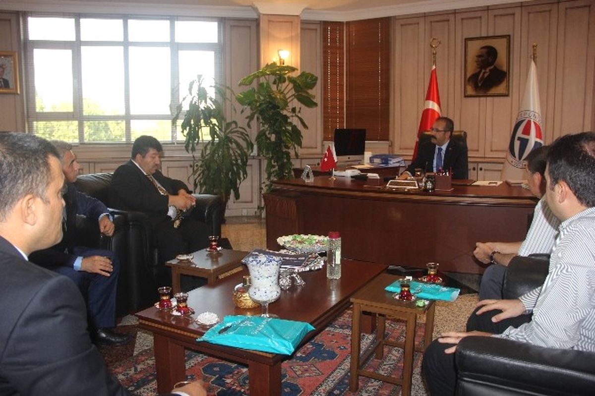 Semerkand Vakfı\'ndan Rektör Gür\'e Ziyaret