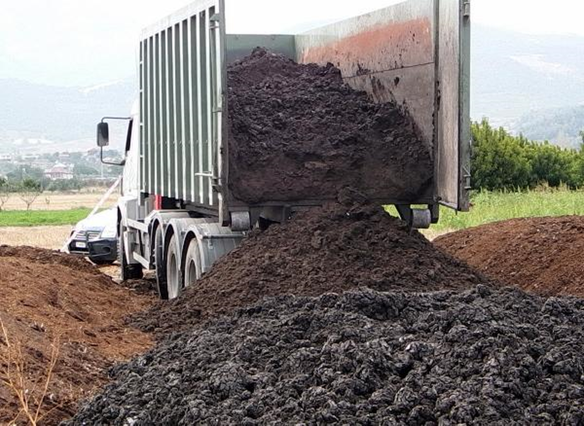 Tehlikeli Atığı Tarım Arazisine Dökerken Yakalandılar