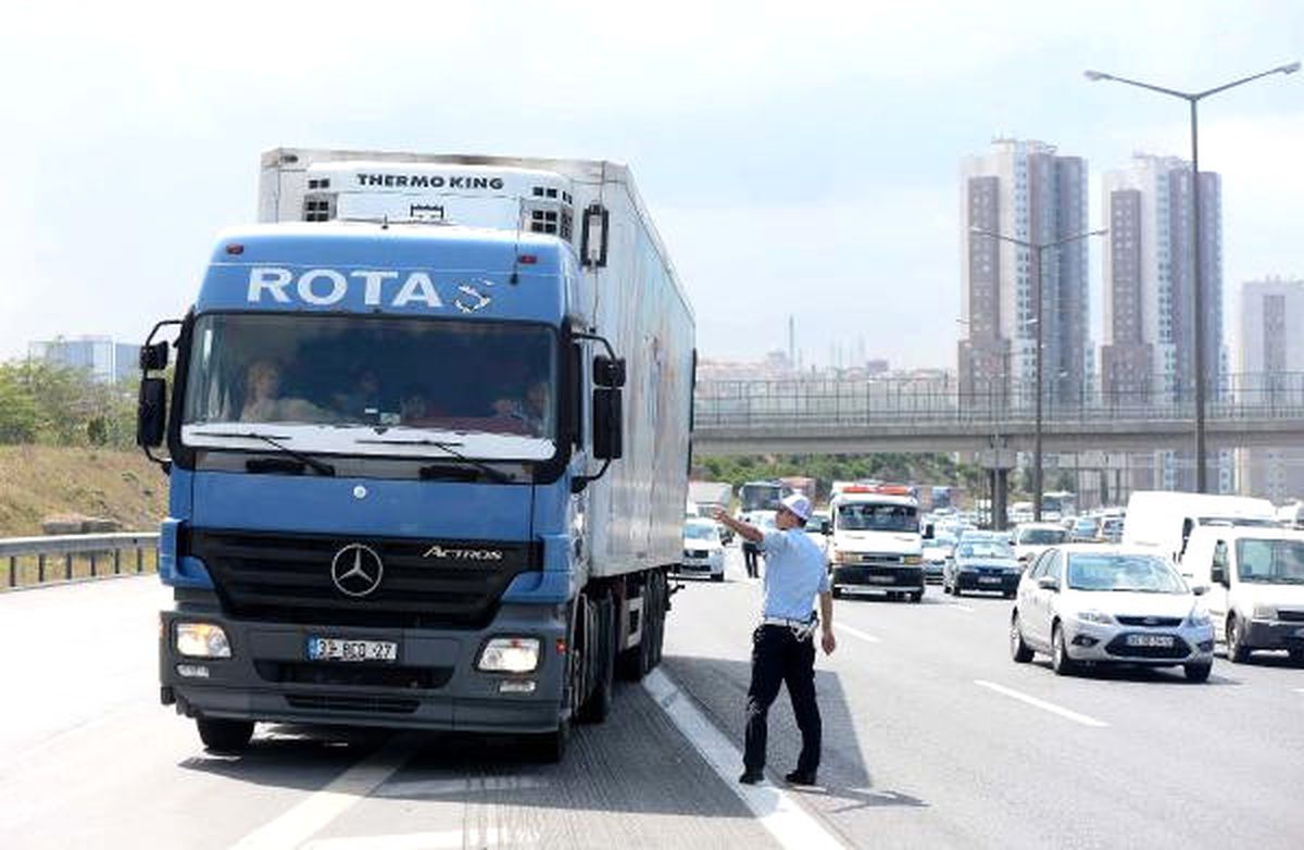 Tem Otoyolunda Kamyon ve Otobüs Denetimi